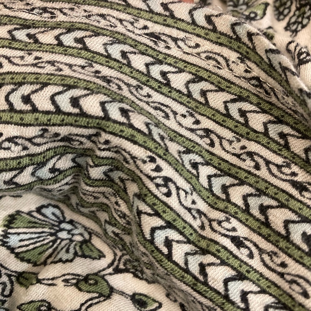 👙Lucky Brand Cream and Sage Green Patterned Blouse 👙 - Picture 5 of 6